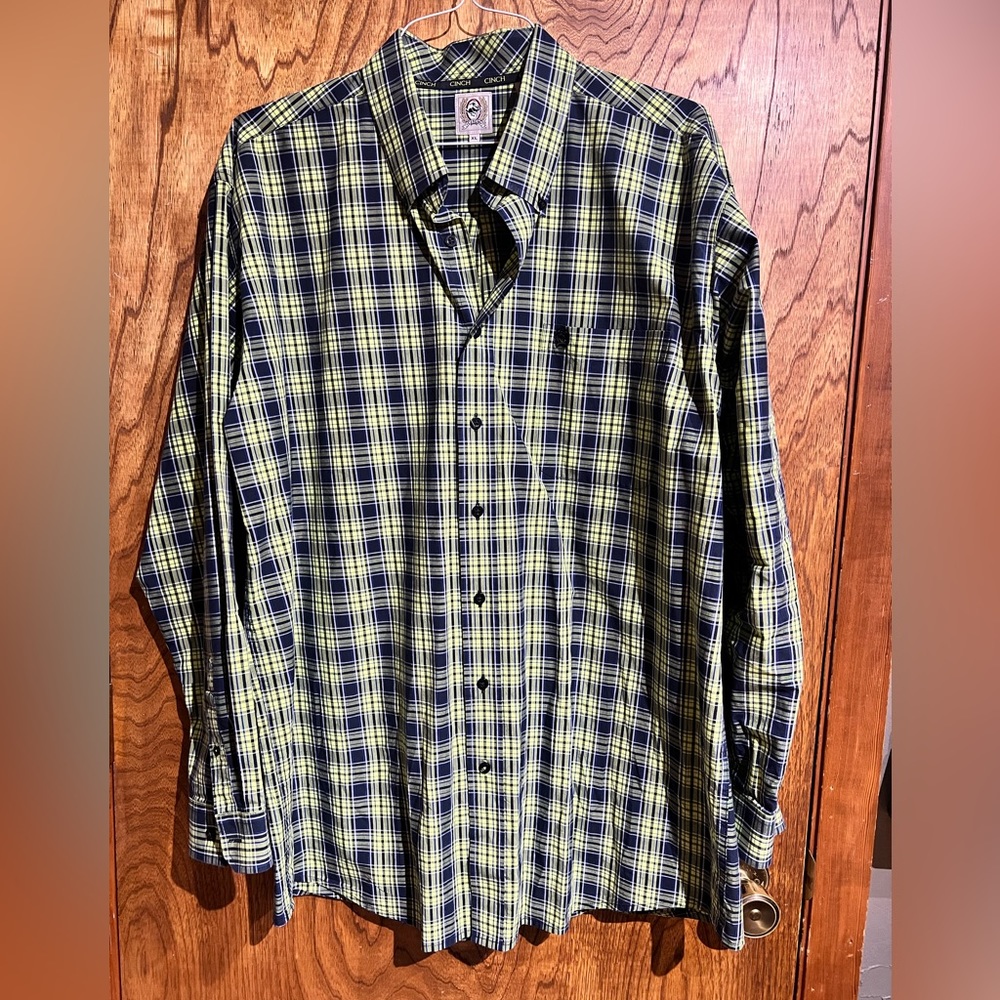Men’s Long-Sleeved Cinch button up shirt